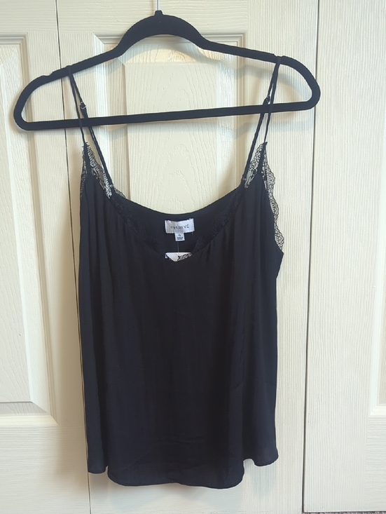Evereve Tops - Evereve Collette Black Lace-Trim Silk Camisole